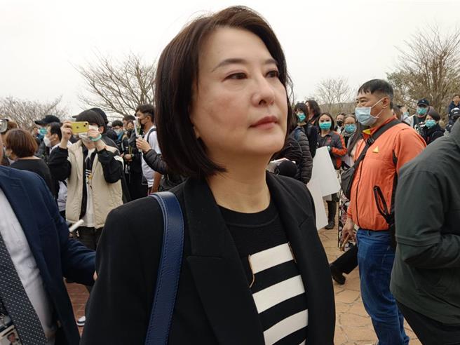 国民党籍立委王鸿薇表示蓝营倒阁没这回事。（邱立雅摄）