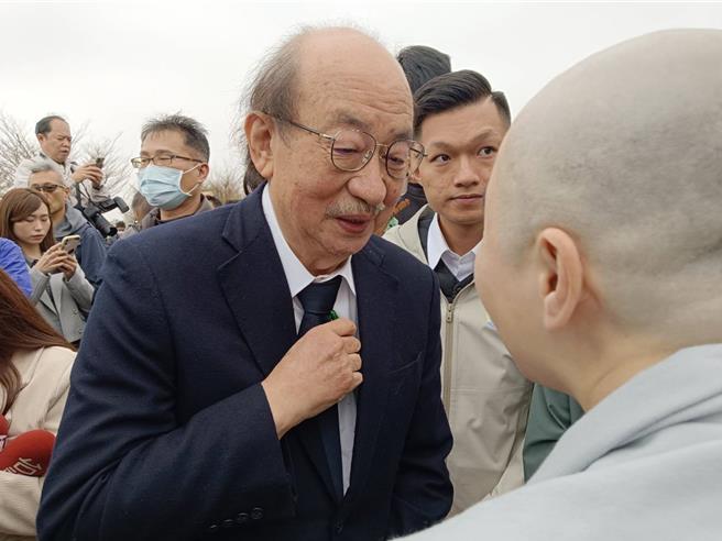 民进党立院党团总召柯建铭对外传蓝营要倒阁至表欢迎。（邱立雅摄）