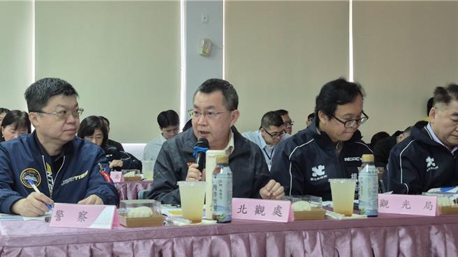 北观处长陈煜川（左二）10日出席石门区行动治理会议。（张铠乙摄）