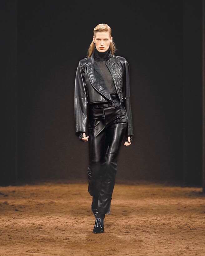 皮革、羊毛与布料的对话，是本季Hermes重要的核心元素之一。（Hermes提供）