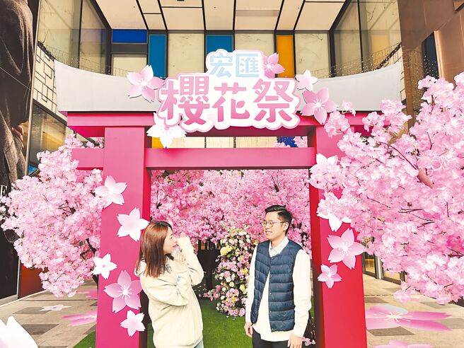 即日起至4月7日宏匯广场樱花祭，欢迎顾客感受春日美景。（宏匯广场提供）