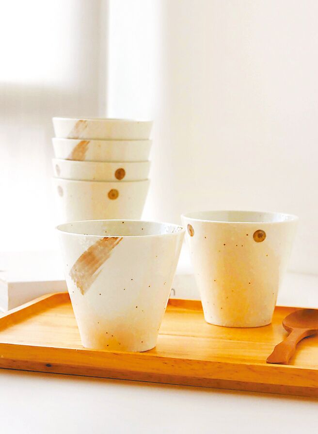 中坜SOGO日式陶瓷手握杯。（SOGO提供）