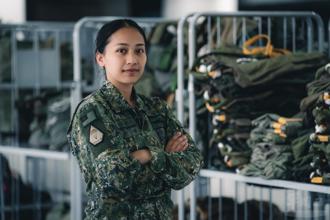 陸軍航特「女葉問」曾奪世界泰拳冠軍  化身傘兵守護神