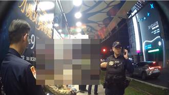 搭高雄輕軌不收折疊車遭勸    軍服阿伯揮高爾夫桿與保全起衝突