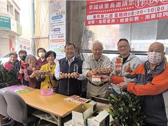 立委退休後當起雞農 蛋價飆漲分送800顆雞蛋助弱勢長輩