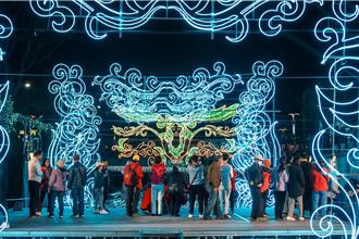 新庄中港光雕炫焕夺目 白色情人节约会首选