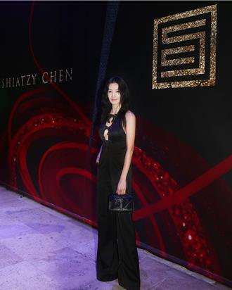 林熙蕾、吳宜樺出席2025夏姿秋冬大秀發表 辣翻東京宮