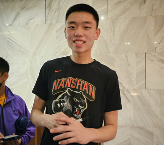 籃球》南山楊承叡挑戰旅英 想開飛機載家人出國