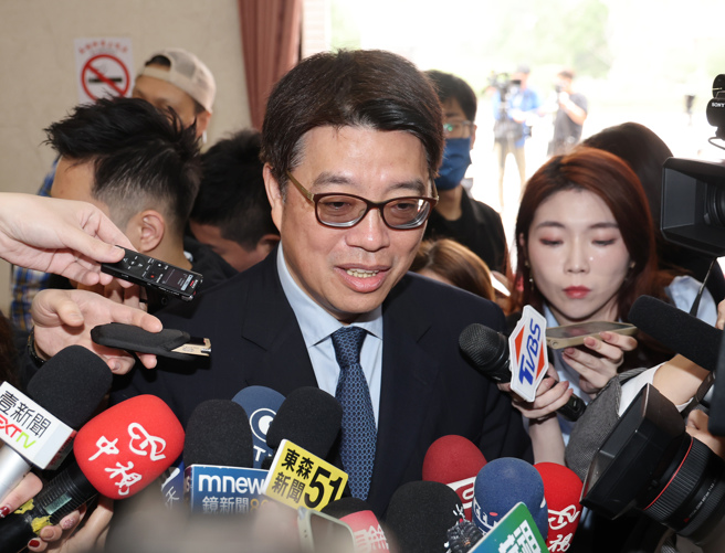 立法院11日审查「114年度中央政府总预算案」覆议案，陆委会主委邱垂正前往备询。（姚志平摄）