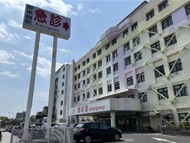 屏東醫院10日驚傳醫療暴力，46歲賴男掛急診卻拿拐杖丟護理師，遭法官裁定收押。（謝佳潾攝）