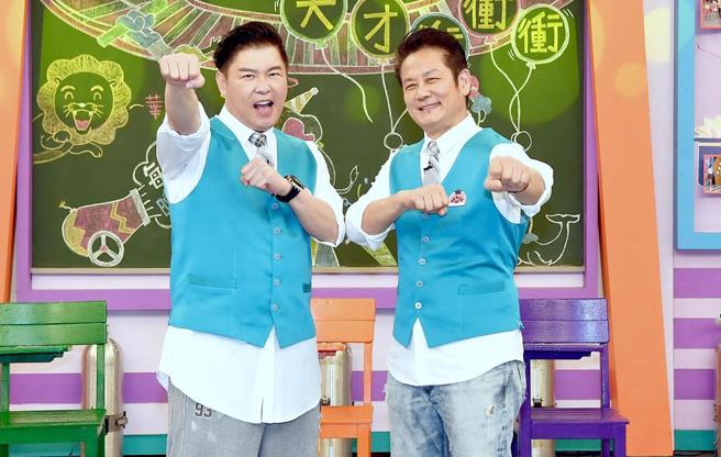 曾国城（左）、徐乃麟今被问到对黄子佼復出的看法。（华视提供）