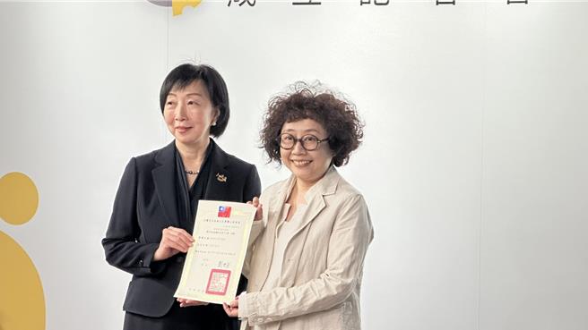 根据台纽经济合作协定规范，2025年起纽西兰液态乳关税，将从每公斤14元降至0元，势必对台湾乳业产生长远影响，甚至影响国产生乳收购价，对此农业部畜牧司也辅导成立「台湾起司专门协会（T.C.P.A）」。（贺培晏摄）