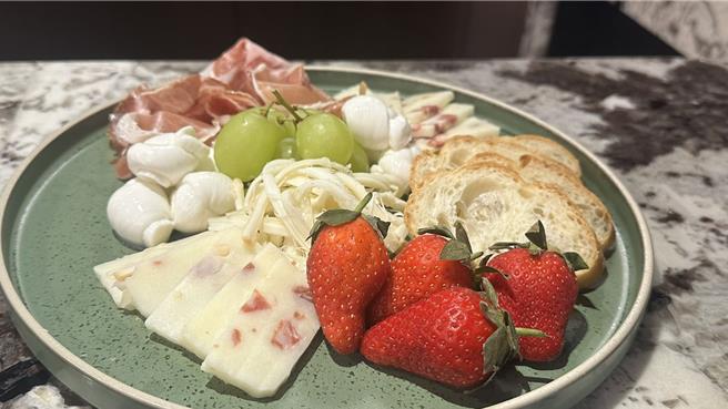 陈淑惠表示，由于起司并不是台湾的饮食文化，业者不知道怎么活用起司、民眾不知道如何吃起司，因此将从三面向推动台湾起司文化。（贺培晏摄）