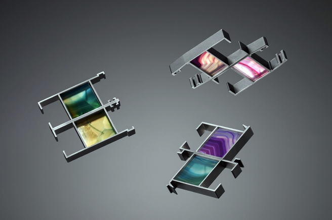 該系列服裝設計以窗框結構為靈感，創造出層次分明質感與細膩的詩意圖案。(照片/龍華科大提供)