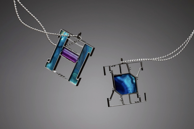 設計作品中精心考慮自然元素與文化符號的融合，透過精緻工藝呈現出強烈視覺衝擊力。(照片/龍華科大提供)