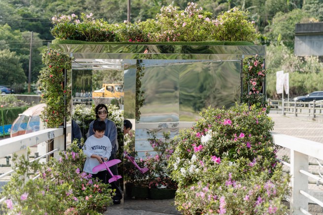 金山展区有全台唯一的杜鹃美术馆，假日还有小农市集、DIY手作课程及街头艺人表演，适合阖家同游。（图/新北市政府农业局提供）
