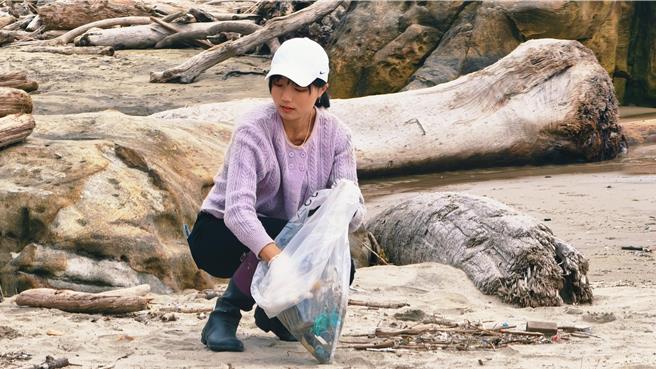 一个上午共清除超过1千公斤垃圾及120公斤资源回收物。（新北市环保局提供）