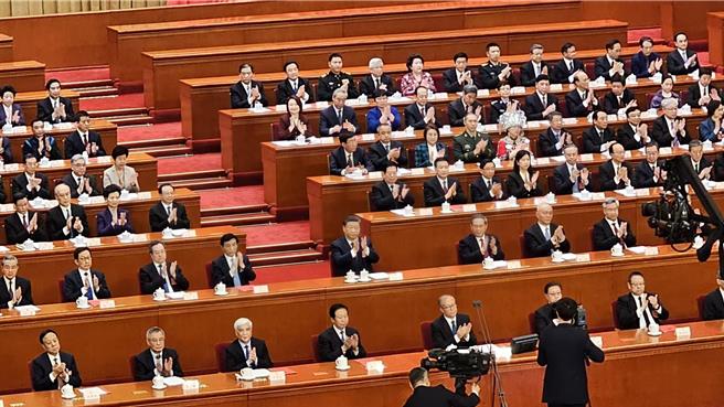 大陆全国人大会议今天闭幕前，表决通过多项决议。（蓝孝威摄）