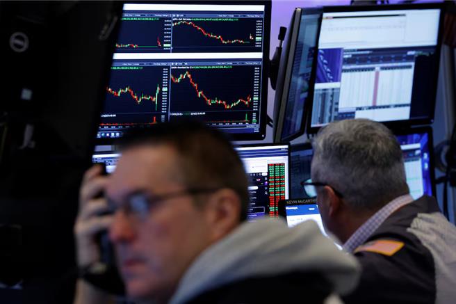 纽约证券交易所的交易员（图／路透社）