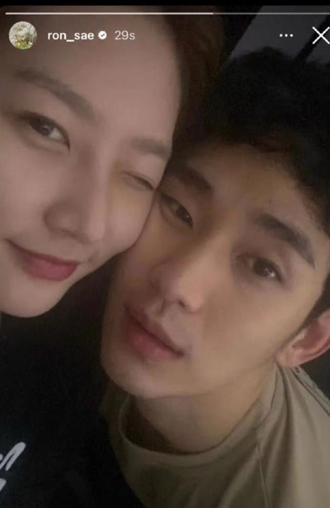 金賽綸生前曾曬出和金秀賢的貼臉合照。（圖／翻攝自金賽綸 IG）
