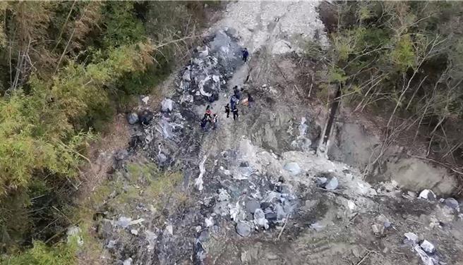 馬頭山遭不肖業者惡意傾倒廢土，法官二度裁定交保，讓讓當地居民、環團無法接受。（橋檢提供／任義宇高雄傳真）