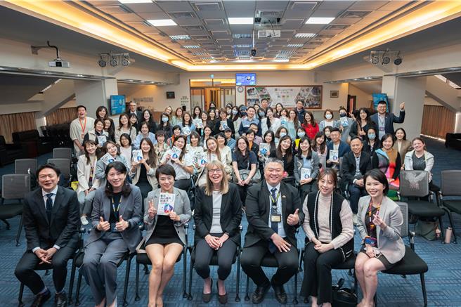 矽谷教母艾絲特.沃西基（Esther Wojcicki）11日與葳格國際學校的家長與教師深度交流。（葳格國際學校提供／馮惠宜台中傳真）