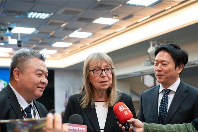 矽谷教母艾絲特.沃西基（Esther Wojcicki）11日與葳格國際學校的家長與教師深度交流。（葳格國際學校提供／馮惠宜台中傳真）