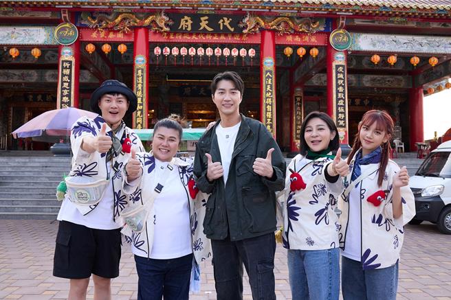 许富凯（左起）、林美秀、江宏杰、王彩桦、黄于庭。（三立提供）