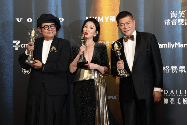 澎恰恰与许效舜、苗可丽获得第59届金钟奖综艺节目主持人奖。（图／中时资料照）