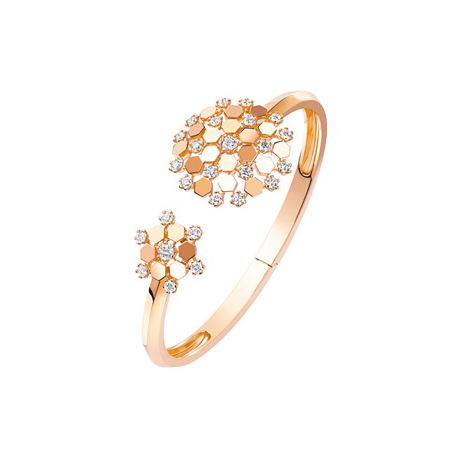 Bee de Chaumet玫瑰金鑲鑽手鐲。（CHAUMET提供）