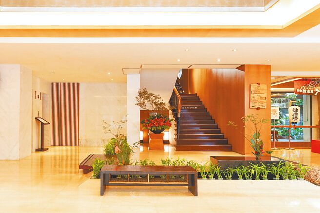 北投水美温泉会馆充满东方禅意，房内可独享白磺泉汤池，或于地中海式裸汤放松身心。（北投水美温泉会馆提供）