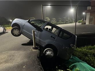 三芝暗夜驚魂！77歲老翁倒車滑落菜園    嚇到胸悶緊急送醫