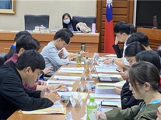 綠委挺《青年基本法》優先推動 籲行政院盡速提出院版