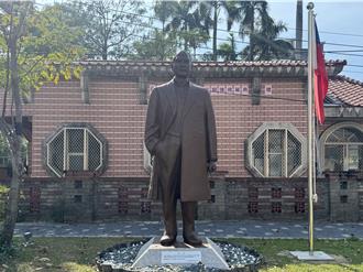 被拉倒後塵封11年   國父銅像重新矗立二空新村園區