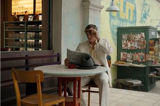 丹尼爾克雷格為他接演《QUEER》 提議「吊襪帶」重現舊照