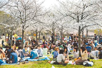 国人海外旅游花费破兆 国旅2倍