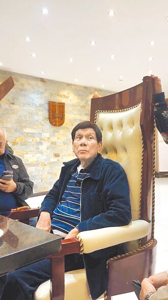 杜特蒂下机被捕 昨晚押至海牙