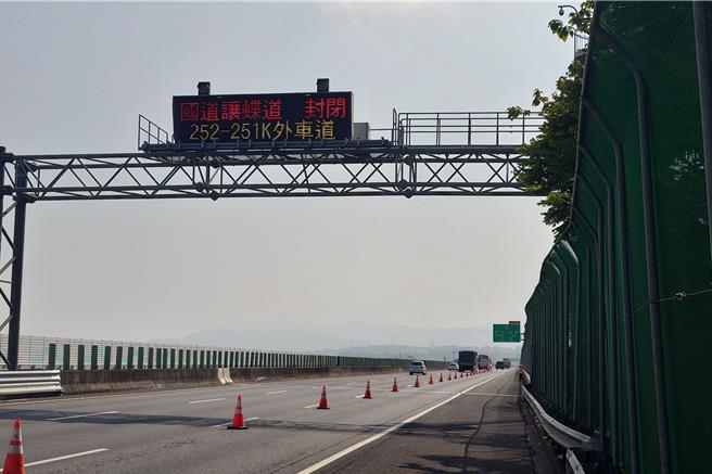 国公局的让道紫蝶措施是每分钟有250只紫蝶通过国三，就封闭外侧车道，让蝴蝶安全飞越，避免路杀。（资料照片））