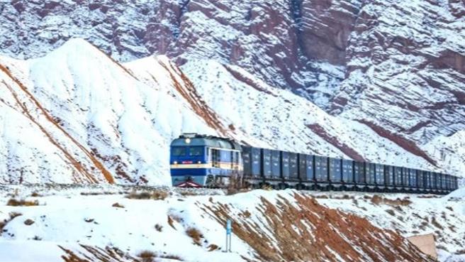 陆1至2月铁路发送货物6.22亿吨同比增长2％。（大陆央视）