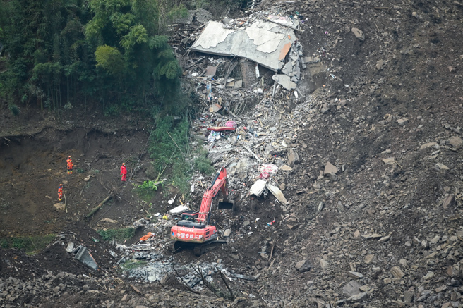 陆今年2月自然灾害死亡或失踪31人。图为四川筠连突发山体滑坡灾害。（中新社）