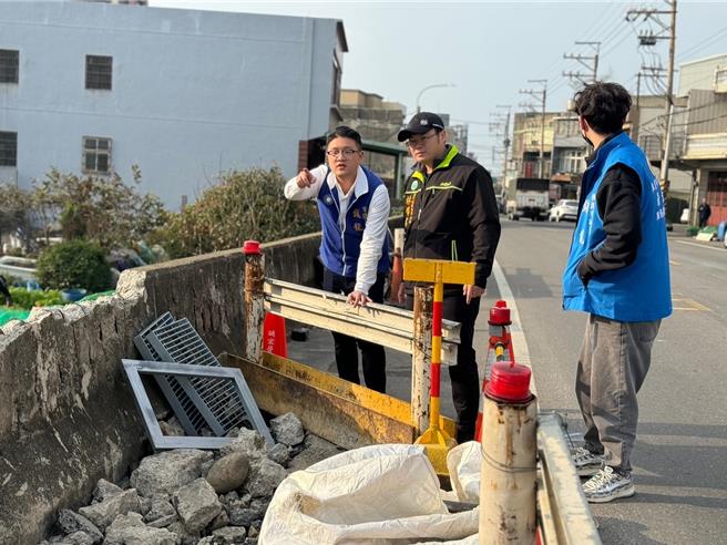 桃园市芦竹区海山路二段、山林路三段等路段因没有侧沟，导致长期排水不良，近期已逐步施工中，大幅减少积水状况。（姜霏摄）