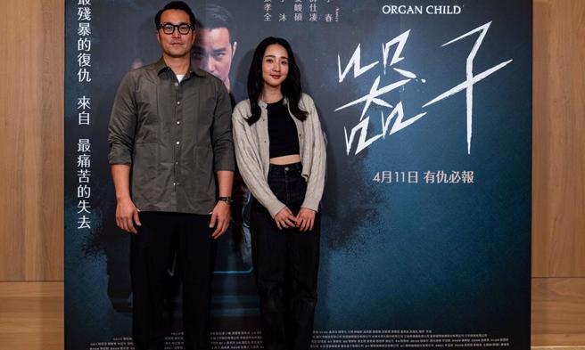 张孝全（左）与李沐合体出席《器子》特映会。（华映娱乐提供）