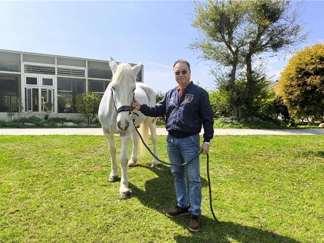 王神安长年致力于马术运动。（李京升摄）