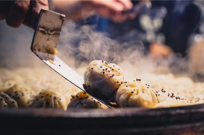 「有趣市集｜呷麵奇市」也集结眷村味，「树巢」将推出纯手工揉制的「经典梅肉生煎包」。（有趣市集提供／徐梓榕台北传真）