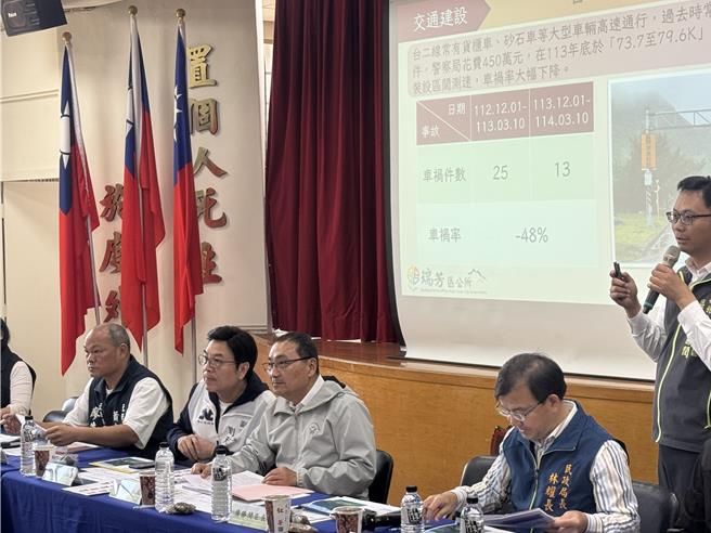 新北市长侯友宜今（12）日到新北市平溪区、瑞芳区邀集在地里长办理行动治理座谈会，谈到地方多项建设。（柯毓庭摄）