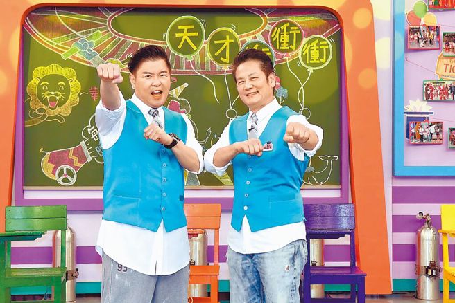 曾国城（左）、徐乃麟（右）11日谈及黄子佼，遭网友炮轰发言不当。（华视提供）