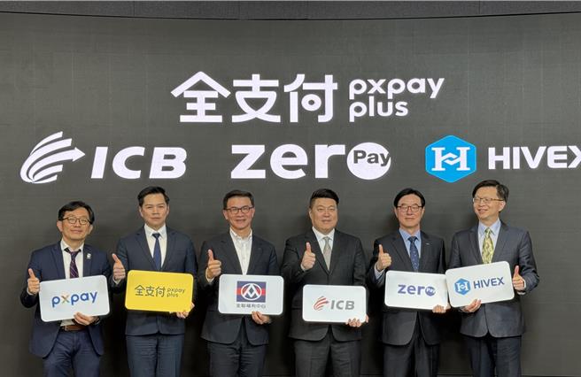 全支付成功進軍韓國，總經理游金榮(左二)12日透露，下個跨境服務瞄準泰國、越南；左三為全聯總經理蔡篤昌。(洪凱音攝影／洪凱音首爾傳真)