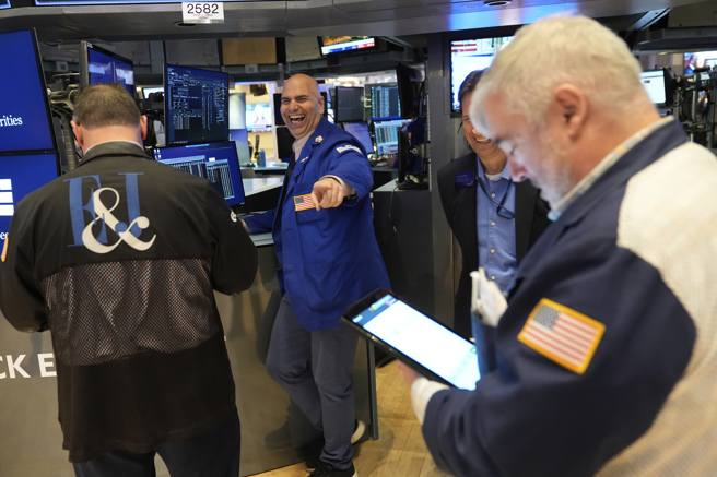 周三美股开盘主要指数同步走强。（图／美联社）