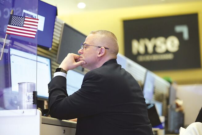 道琼工业指数10日大跌逾890点或2.08％，收报41,911.71点。图／美联社