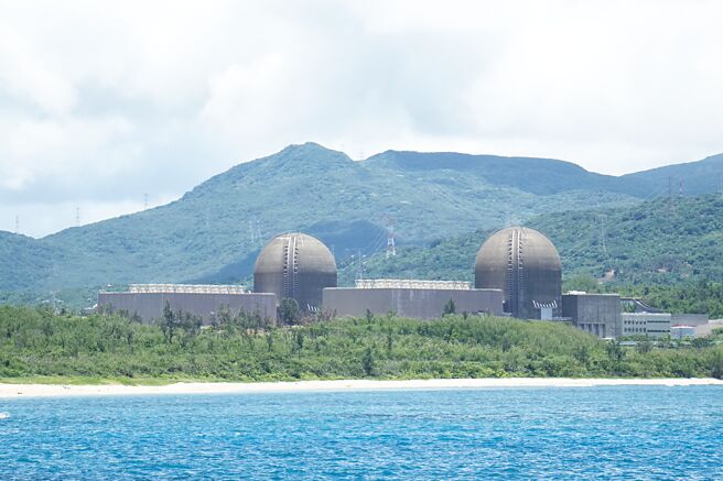 行政院长卓荣泰强调减碳优先、目标净零，传统核能依法除役。图为核三厂。图／本报资料照片